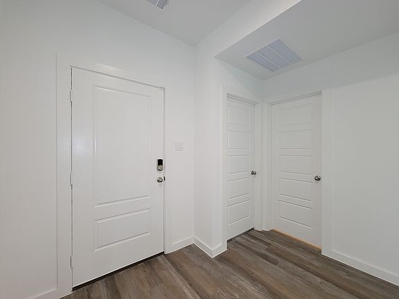 4th image of 1014 Star Grass Ln