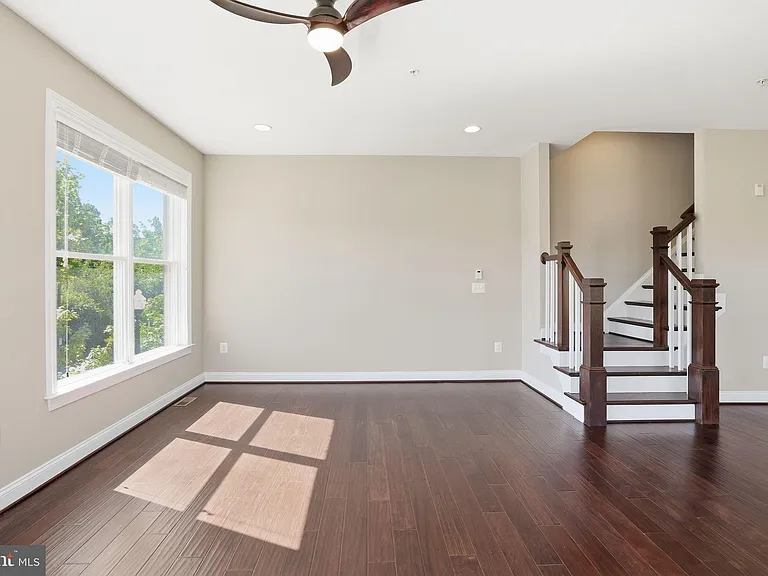 1100 S Edgewood St — Photo 30