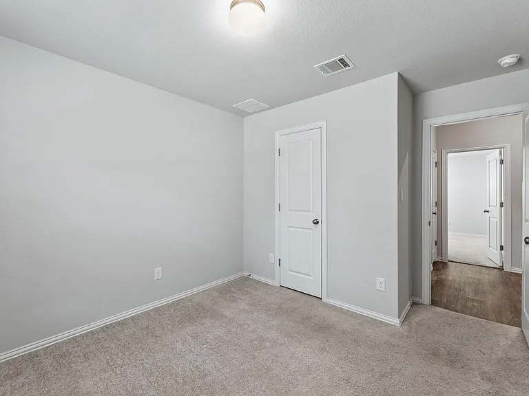 143 Alexander — Photo 24