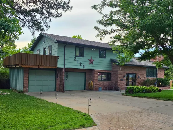 2123 Hart Ave, Dodge City, KS 67801