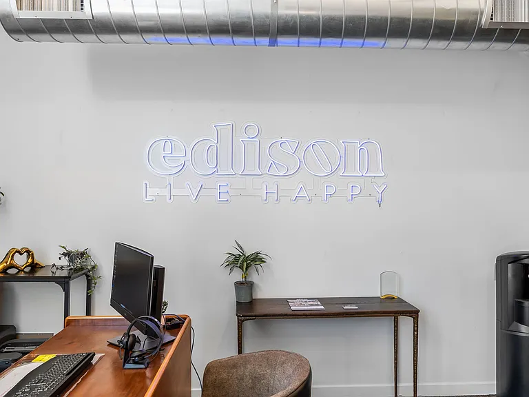 Edison Long Beach — Photo 24