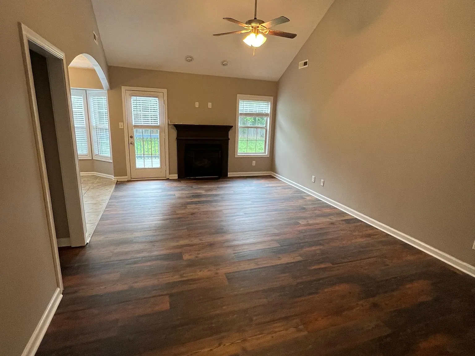 3 bed, 1287 sqft, $1,750 — Photo 2