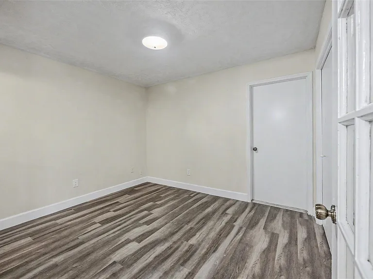 7907 Chancel Dr — Photo 19
