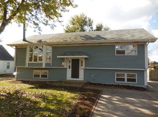 80 S Lyle Ave, Elgin, IL 60123