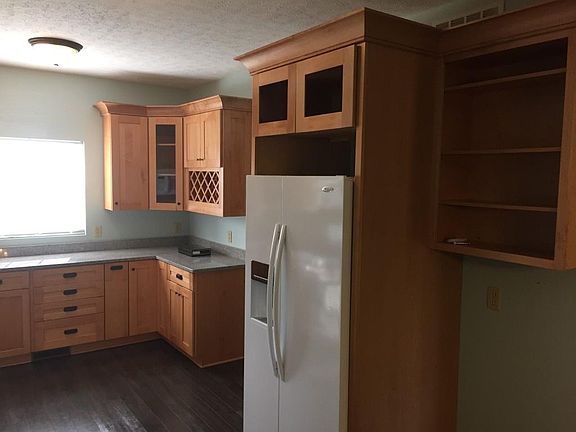 2nd image of 581 Stone Creek Dr