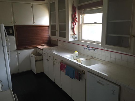 3rd image of 329 Camellia Dr