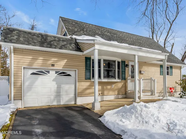8 Trinity Place, Jackson, NJ 08527