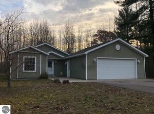 10337 Woodwind Dr, Interlochen, MI 49643