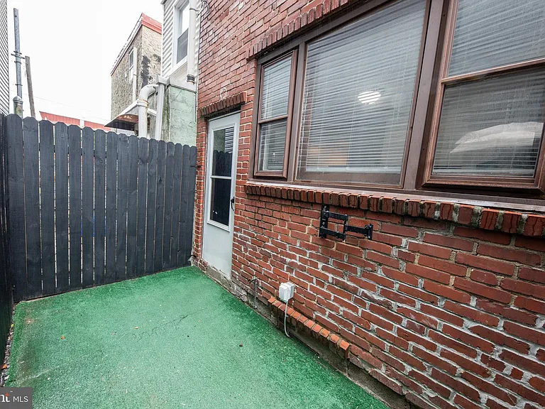2924 Salmon St — Photo 34