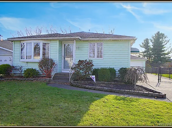 39 Sprucewood Dr, Cheektowaga, NY 14227