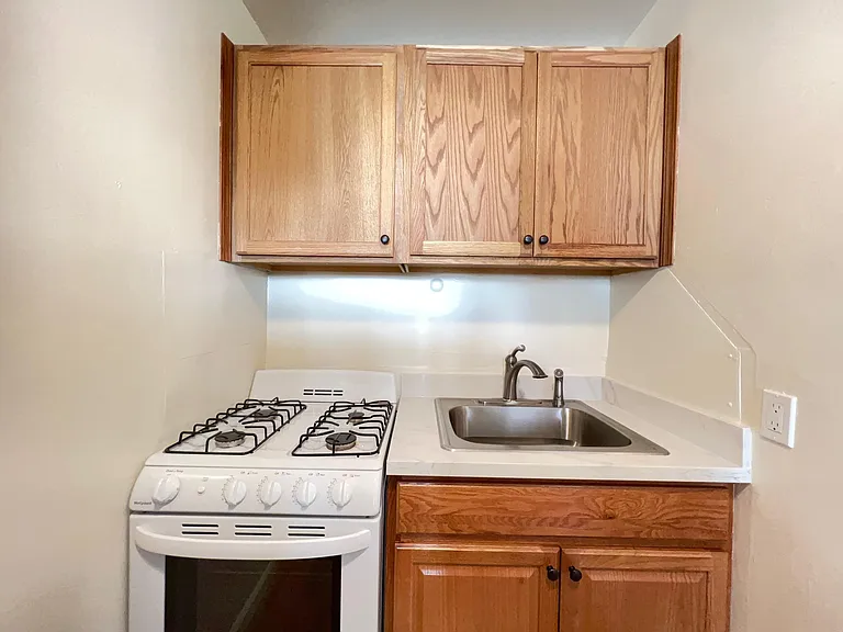 824 Adams St — Photo 4