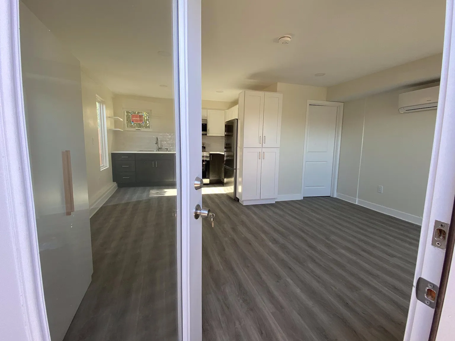 Studio, 440 sqft, $2,400 — Photo 1