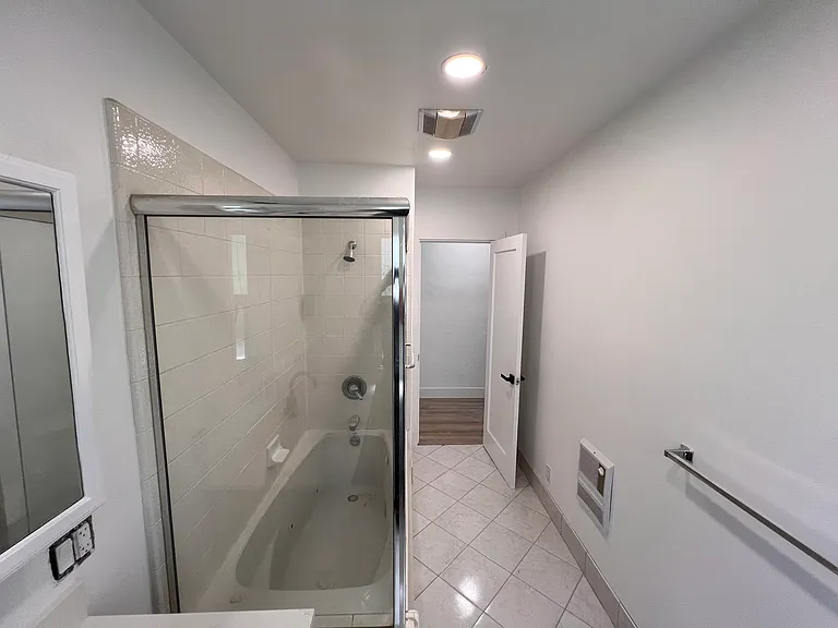 137 Sylvan Ave — Photo 18