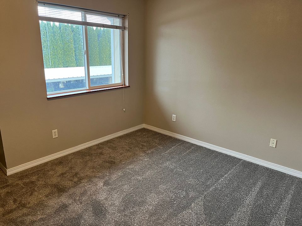 Bedroom (3725 Stephens- 1 bed/ 1 bath)