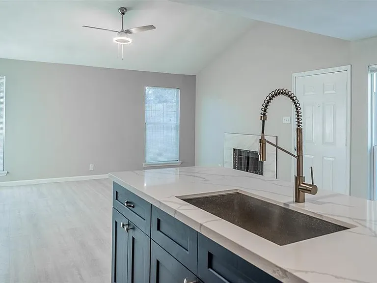 915 Sirocco Dr #B — Photo 15