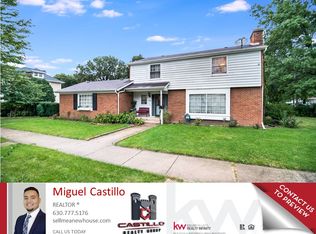 460 Maple Ave, Aurora, IL 60505