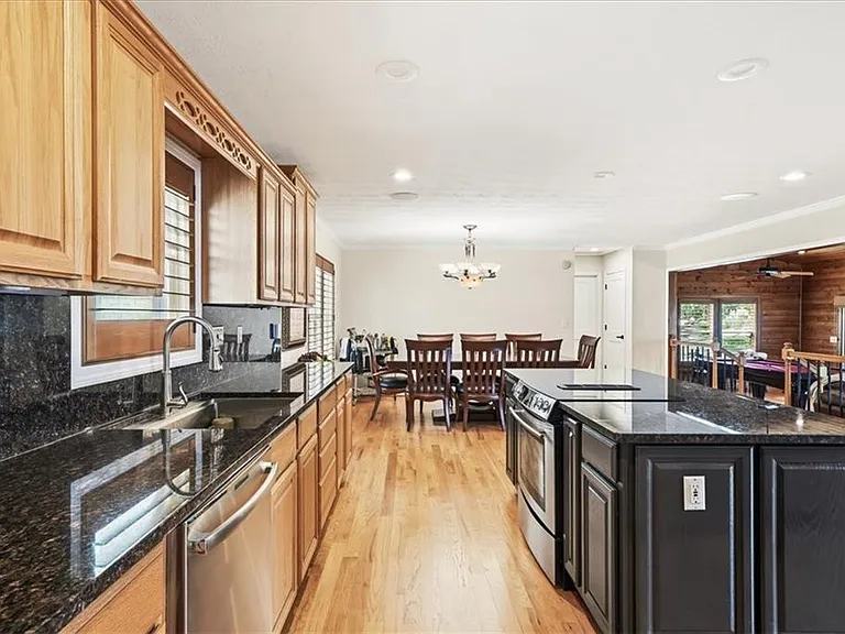 6340 Reives Rd — Photo 11