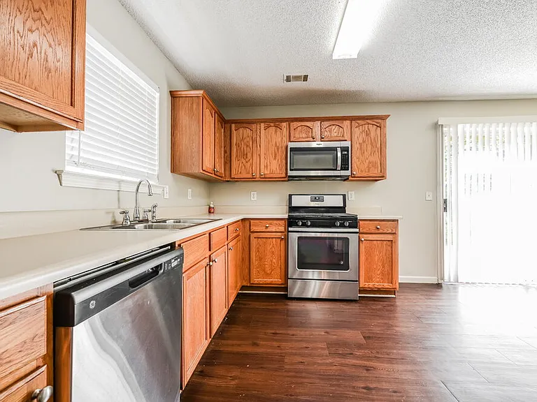 5028 Kens Ct — Photo 8