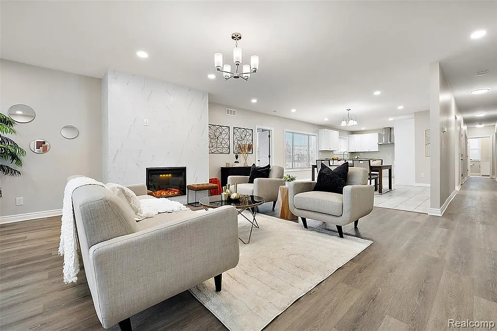4 bed, 2.0 bath, 2426 sqft, $2,850 — Photo 3