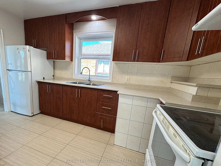 130 Budea Cres #MAIN FL — Photo 5