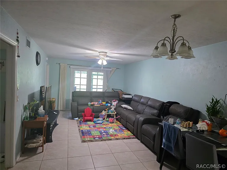 651 E Hartford St — Photo 5