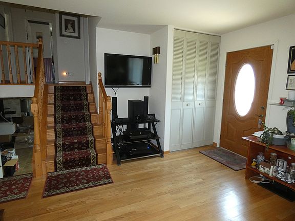 4th image of 122 E Stevenson Dr