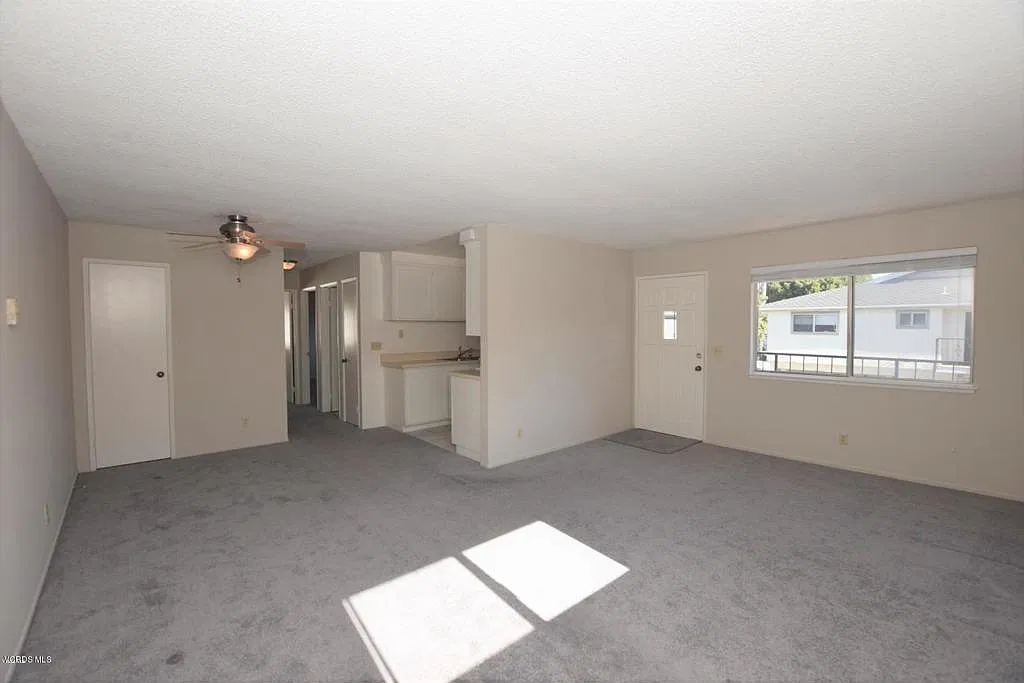 2 bed, 1.0 bath, 856 sqft, $2,300 — Photo 2