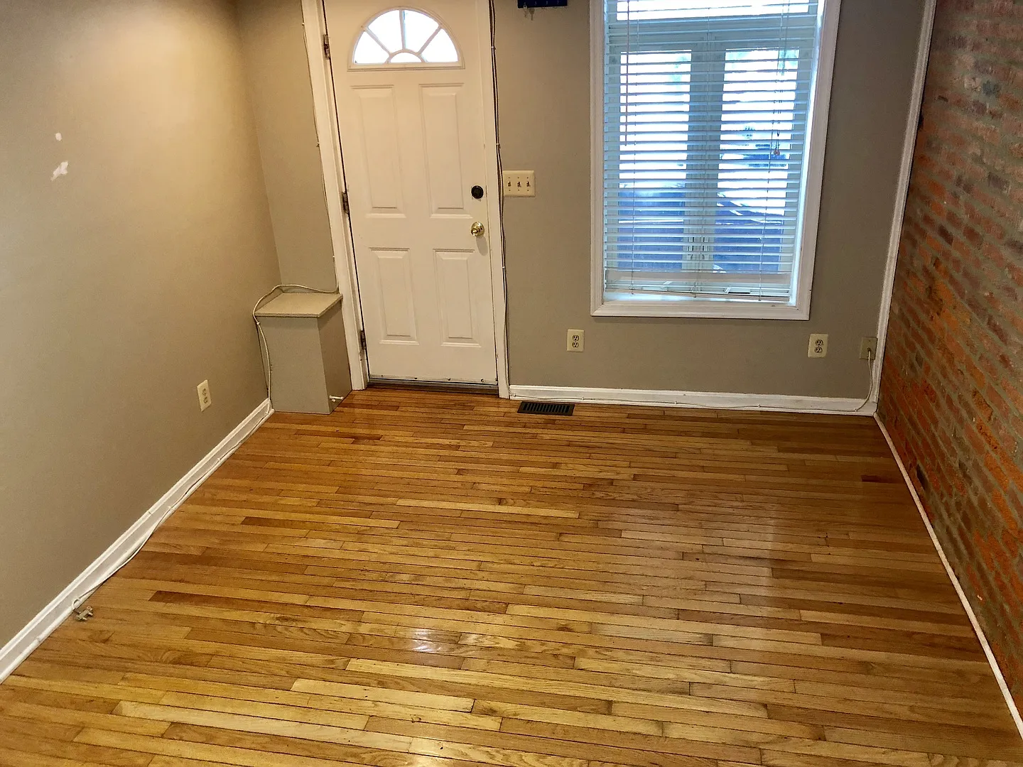 Charming 2BD/1.5BA Townhome in Canton, MD! — Photo 2