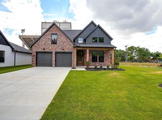 145 Paxton Cir, Arlington, TX 76013