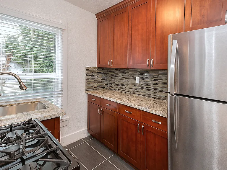 401 12th Ave E #9 — Photo 3