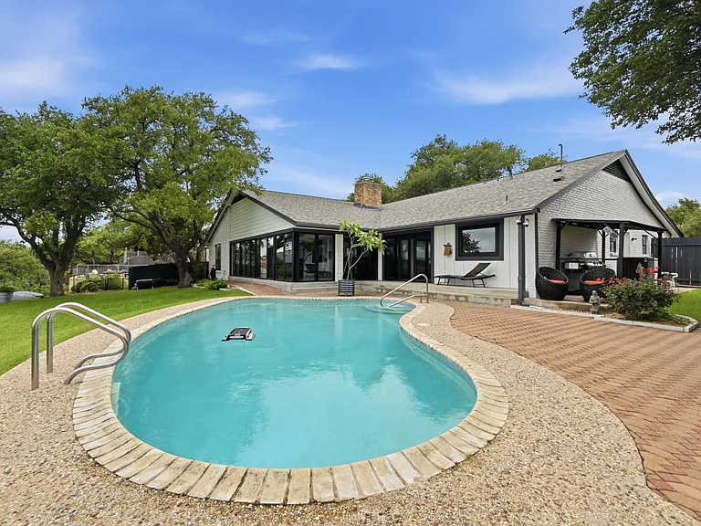 4805 Greystone Dr — Photo 32