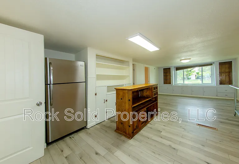 210 Seymour Ave — Photo 14