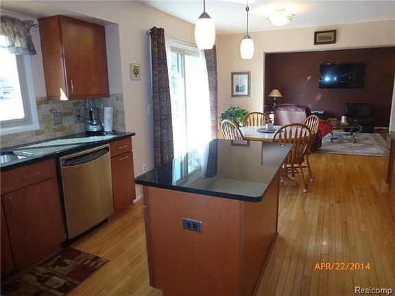 4th image of 29484 Shenandoah Dr