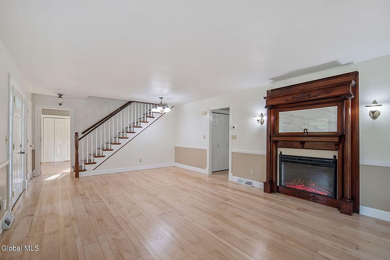 5th image of 1542 Bozenkill Road