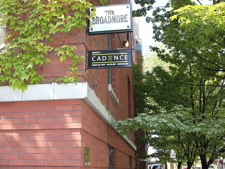 423 Terry Apartment — Photo 12