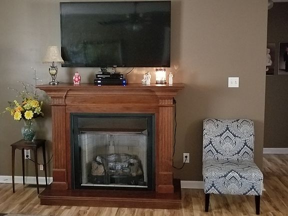 Gas Fireplace w/ Thermostat