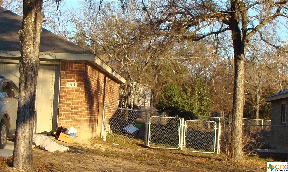 2nd image of 901 E Ave E