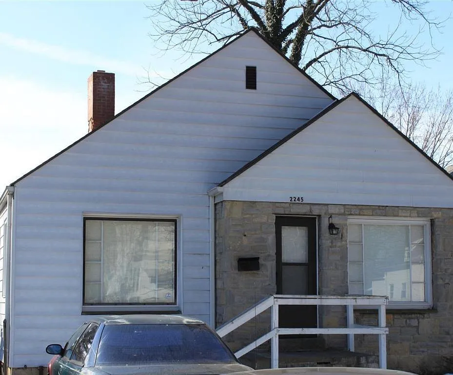 2245 Woodward Ave photo 1