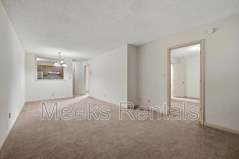 2 bed, 2.0 bath, 870 sqft, $995 — Photo 2