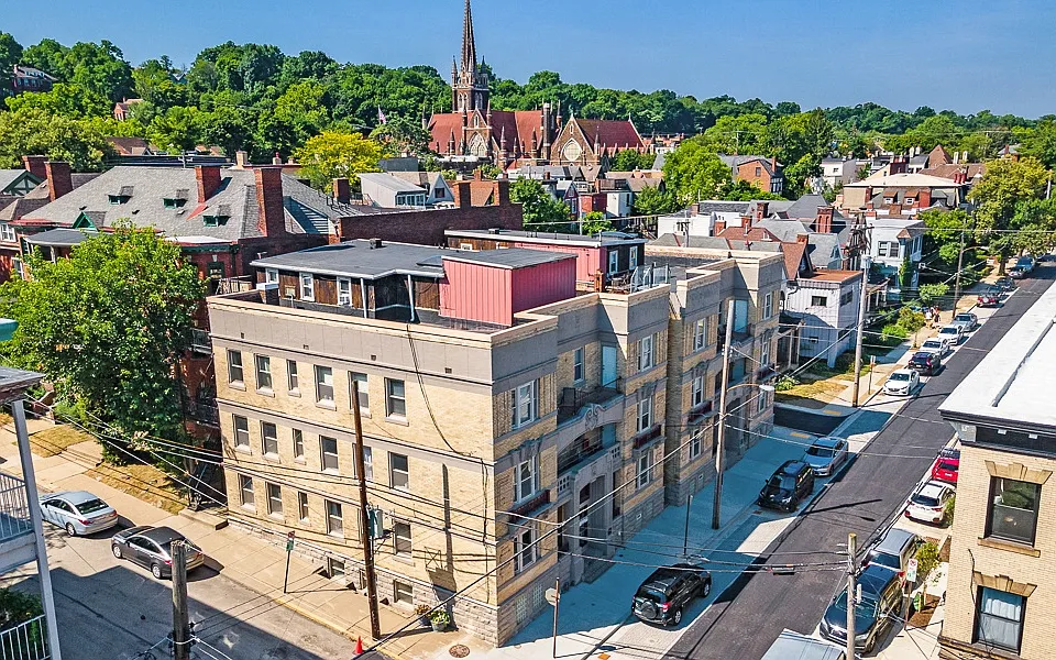 Howe and Maryland Apartments