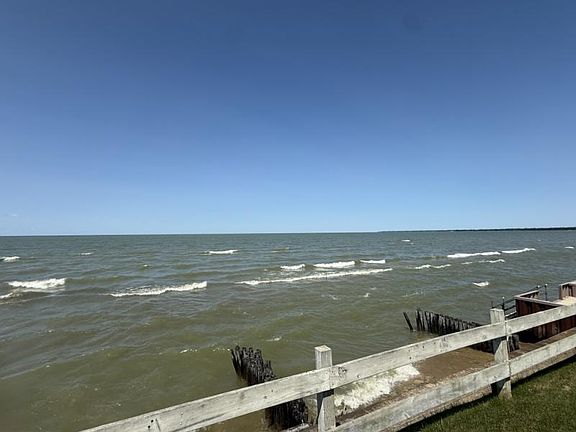 3rd image of 8508 Crescent Beach Rd