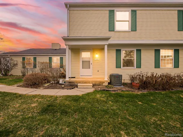 1422 Harbor Dr, Walled Lake, MI 48390