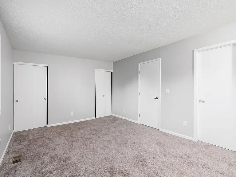 3085-3194 Griggsview Court — Photo 60