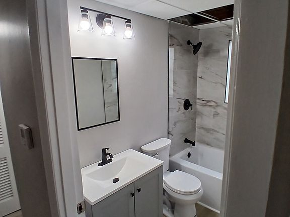 3rd image of 640 Glendale Pl SE #B2
