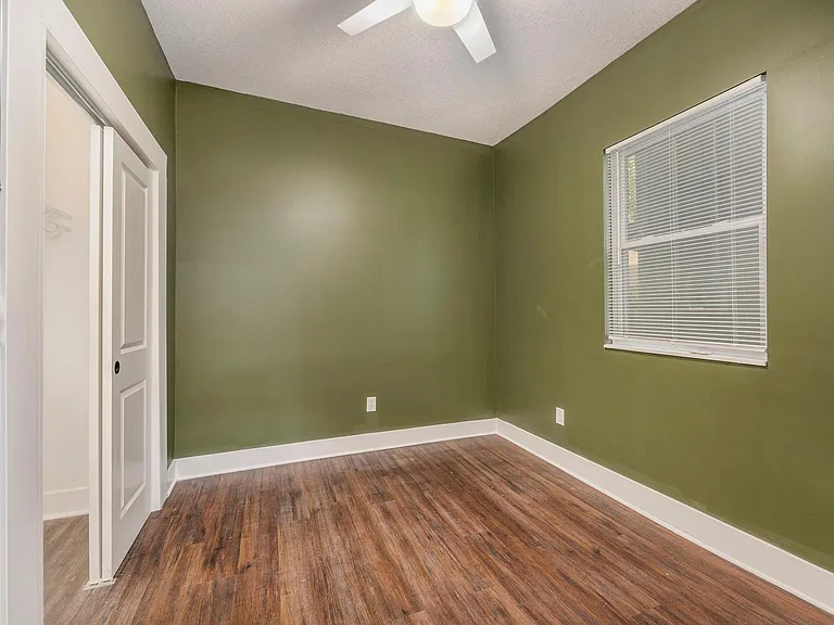 2828 Summit St — Photo 19