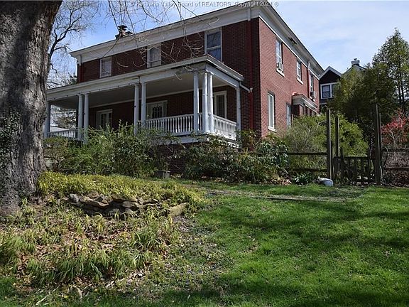 3rd image of 916 Edgewood Dr