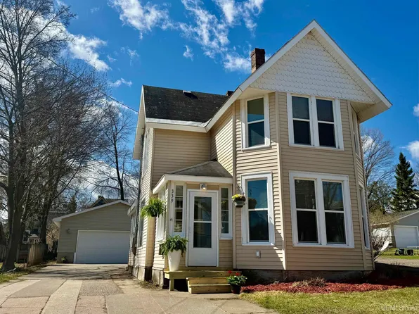 339 W Park St, Marquette, MI 49855