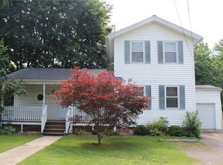 16 Clarendon St, Albion, NY 14411
