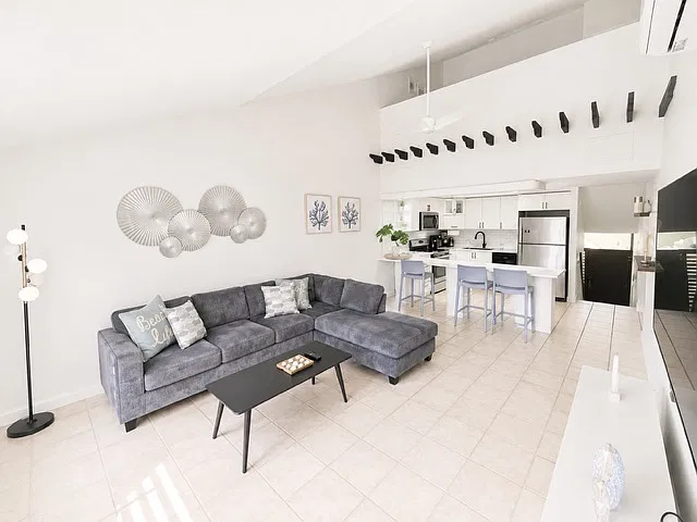 4 bed, 3.0 bath, 1400 sqft, $3,600 — Photo 3