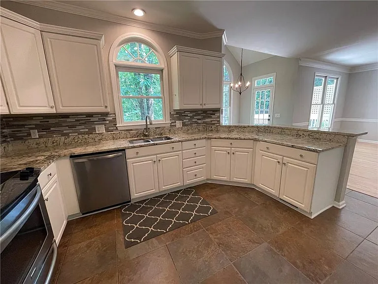 1915 Habersham Trce — Photo 5